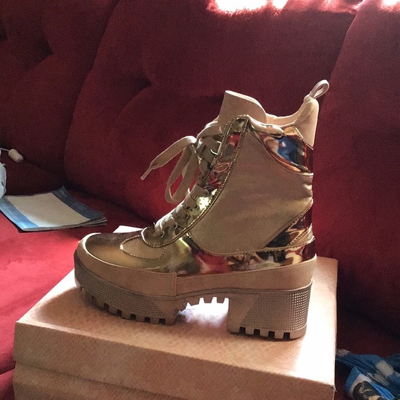 Size 6 combat boots - Picture 1 of 1